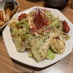 お食事処 あかだも - アンチョビキャベツにチーズが乗ってる感じ？