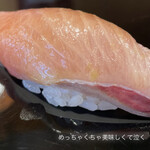 登喜和鮨 - 佐渡島の寒ブリ　ハラスと血合の二段重ね