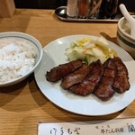 牛たん料理 閣 三越前店