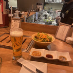 NO MEAT, NO LIFE. - サラダもたっぷり。ビールで乾杯。