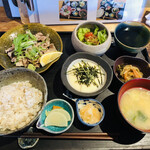 和食 八のじ - ♪麦とろ飯と豚肉の炙り定食￥1200