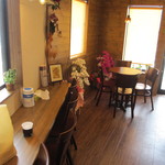 グレン・ドール - 新店舗のイートインコーナー。