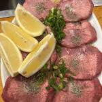 焼肉ホルモン 万千 - 