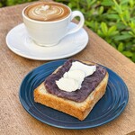 ロウズ コーヒー - カフェラテ、あんクリームチーズトースト