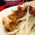 ラーメン二郎 - 豚の厚み