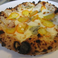 トラットリア イル レガーロ - 金柑とゴルゴンゾーラのピッツア