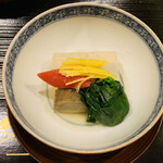 御料理 古川 - 京都の聖護院大根、大阪の板持海老芋、北海道十勝の和田ごぼう、福岡のほうれん草・金時人参の焚き合わせ