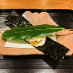 御料理 古川 - 自家製からすみで作ったからすみ餅〜海苔で巻いて〜