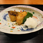 御料理 古川 - 福岡の寒鰤の照り焼き　黒七味をかけて