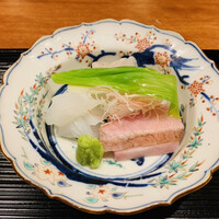 御料理 古川 - 玄海のヒラメ、三日間寝かせたアオリイカ、長崎上五島のよこわ鮪のトロ〜島根県の藻塩、塩麹、お醤油で〜
                      
