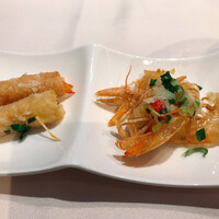 中国飯店 三田店 - 海老の春巻きと　殻の炒め
