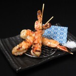 Slowly grilled large shrimp skewers! !