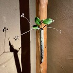 鮨処 池上 - エントランスの生花