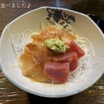 ざぶとん - サービスでよこわのお刺身が盛られてます！！！