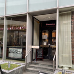 クレープリー・スタンド シャンデレール - 週末は梅田ガールの行列ができます。