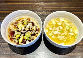 Ramen Kengou - 特盛にすると2杯スープが付きます(ﾉ◕ヮ◕)ﾉ*.✧同じの2杯でも醤油と塩1杯ずつでも、どちらでもOK！