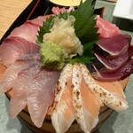 魚徳 - 海鮮丼1,500円。