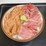 Takeya Shiyokudou - しっかりと粗熱を取った白飯が三色の鮪の旨さをしっかり受けとめます