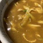 あさだ屋 - 左舷側、やや透明感あるお出汁です