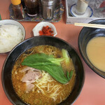 山東 - タンタン麺　　チンゲン菜の彩りが綺麗です