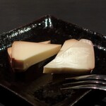 DEN - 自家製スモークチーズ
