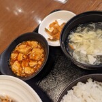 Koumi gyouza - 定食のミニ麻婆とスープ