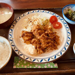 美波 - カキフライ定食＝850円