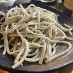 Hyakusaiya - 太切りで少し噛み締める程度の食感の端切れの少し見受けられる丸抜きのニハ蕎麦。15分圏内に「香嵐渓」「かしわ料理 花の木」も在る