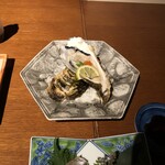 季節料理と日本酒のお店 川崎 魚商店 - 生牡蠣600円。三陸産。相方さんの感想では、かなりの高評価