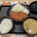 松乃家 - ロースかつ定食＋ポテトサラダ＋豚汁アップグレード 税込600円