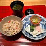 おおたに - 鯛と京人参、新ごぼうの炊き込みご飯　ちぢみ法蓮草の赤だし