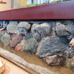 弥助 - 水が流れています