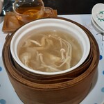 趙の飲茶 888 - とろみのあるえのき茸の熱々スープ。