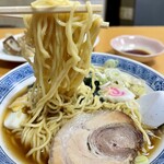 Moriyoshi - 麺は中太のちぢれ麺