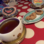 ミルク村 - セットについてくるコーヒーや動物クッキー。こだわりの可愛らしいマグカップ。