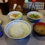 よしのや食堂 - 半モツ半豆腐定食