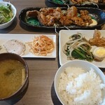 粋な板前バル でん - 竜田揚げ定食とお惣菜セルフ