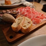 RACINES Boulangerie & Bistro - 