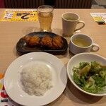 ガスト - ★から好しから揚げ（もも3個・329円税込）サラダ（110円税込）少なめライス（88円税込）セットドリンクバー（109円税込）★