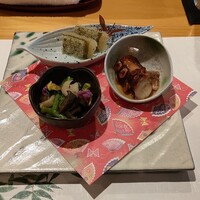 難波 鮨 栞庵 やましろ - 子持ち昆布、タコの柔らか煮、菊菜としめじのおひたし