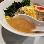 酒肴場 屯 - ほんのりカレー風味のマイルドな味噌スープ