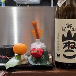 桶家乃隠居 - 正月飾りと山猫