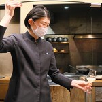 アカ - 相変わらずカッコよくシェリー注ぎます♬