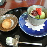 切麦屋 あいだ - デザート：抹茶アイスと牛乳寒天＆手作り胡麻クッキー