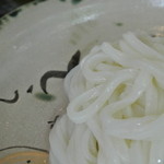 切麦屋 あいだ - 真っ白く綺麗で華奢そうだが、コシはある