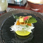 切麦屋 あいだ - 切麦屋うどんの芸術的な薬味