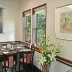 切麦屋 あいだ - この日も、２人用のテーブル席が空いているだけで、全て予約席でした。