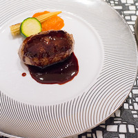 ahill ginza - メインの「ahill名物 特製フォアグラ入りハンバーグステーキ」