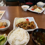 家庭料理居酒屋 よってって - 向かいの部長さんとご一緒に頂きます！味わいは元より、
      
      楽しいお話と共に頂くのはやはり最高です！
      
      グルメ部長さん、楽しいひと時をありがとうございました♪