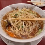 一番 - 硬めに茹でられた中細麺が美味い